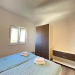 Puntica 5 Person Rab * ראב