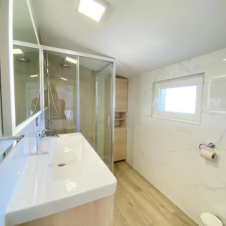 Apartment Puntica 5 Person Rab